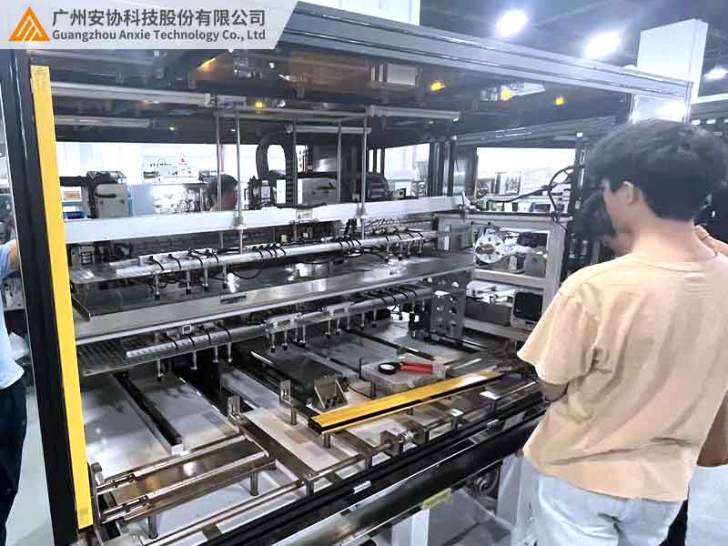 安全光柵實現(xiàn)設備緊急停機案例.jpg