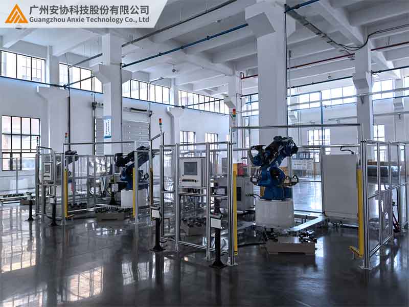 國(guó)產(chǎn)單邊光幕焊接機(jī)器人案例.jpg